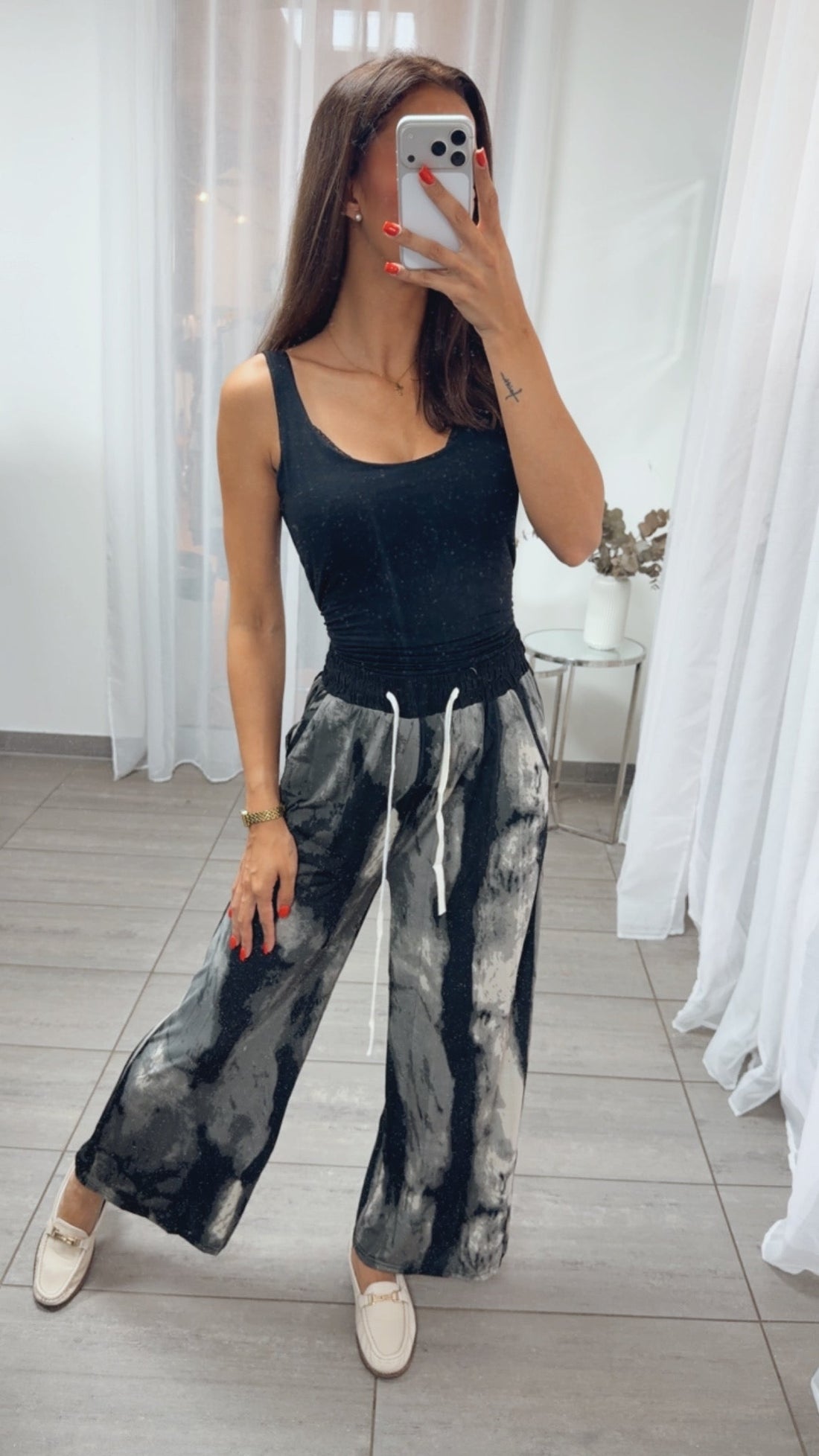 Irene | Pantalón fluido con estampado tie-dye