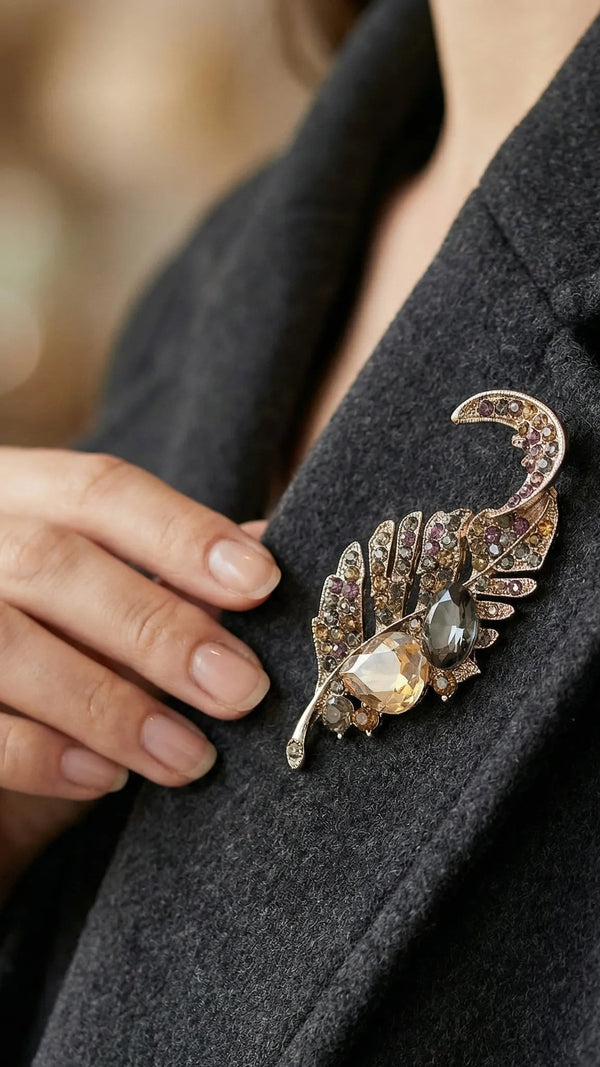 Mercedes | Broche hoja con cristales