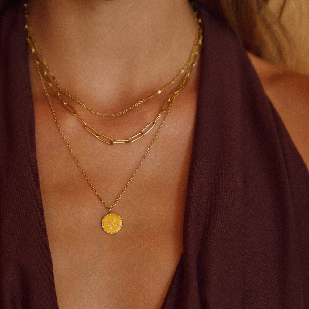 Inmaculada | Collar triple con moneda