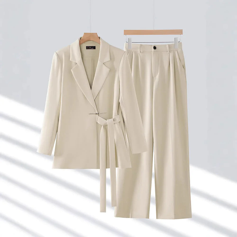 Adela | Traje sastre con cinturón