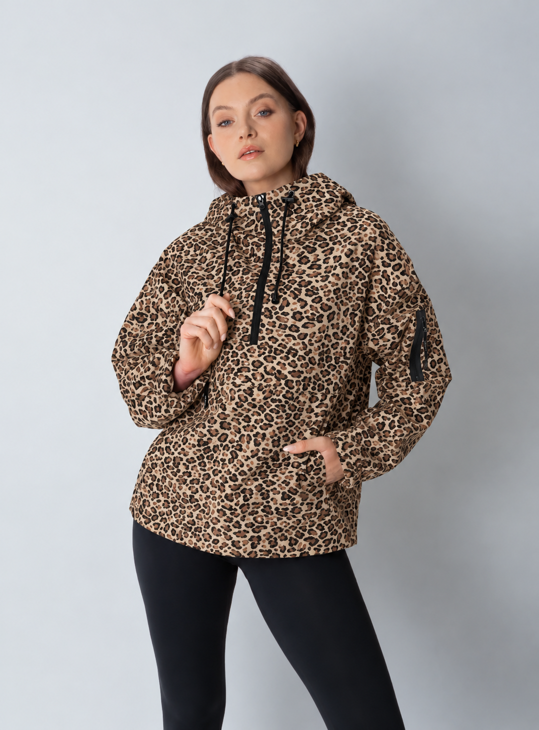 Alba | Chaqueta impermeable de leopardo con capucha
