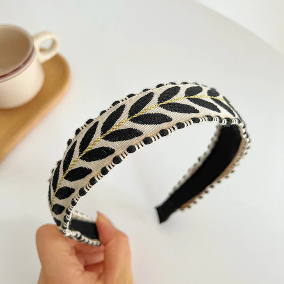 Begoña | Diadema con hojas bordadas