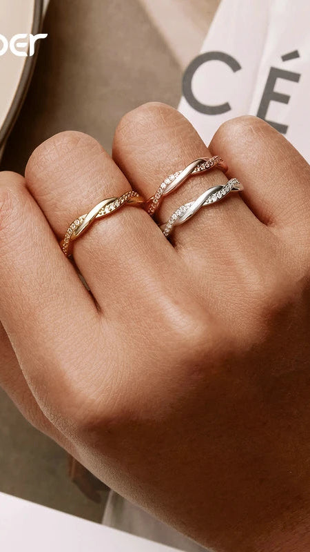 Amparo | Anillo trenzado con circonitas