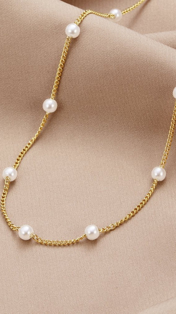 Nuria | Collar dorado con perlas